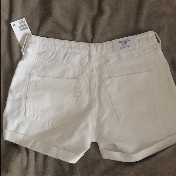 H&M white denim shorts size:2 - Picture 2 of 3